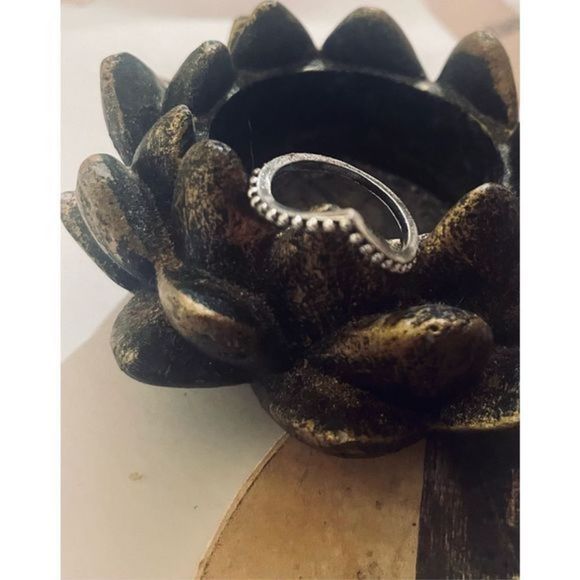 SILVER SPARKLE BOHO TWIST RING - Picture 5 of 6